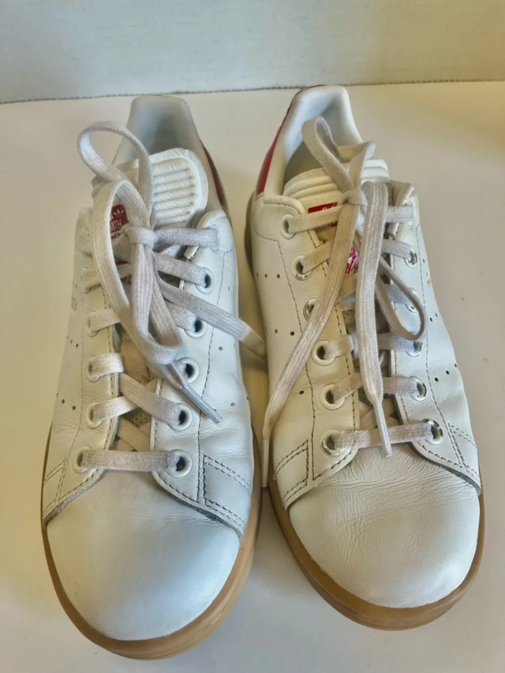 Adidas Stan Smith Kids Shoes Size 3 1/2 White/Red/Gum Colorway - Picture 2 of 6